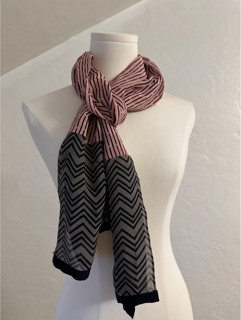 Kavtta 100% Silk Geometric Scarf Pink Gray Black